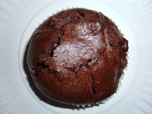 512px-Chocolate_muffin_with_chocolate_chips